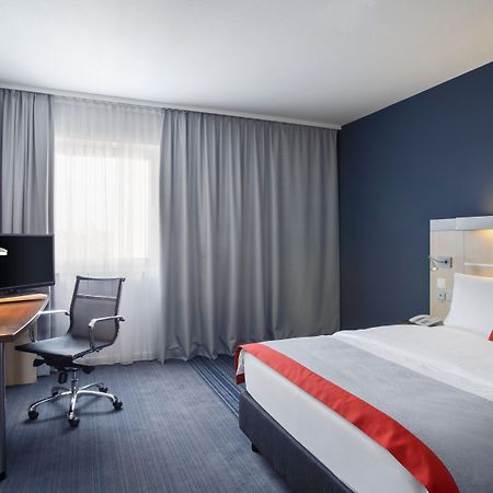 Holiday Inn Express Frankfurt Messe By Ihg Francoforte sul Meno Esterno foto