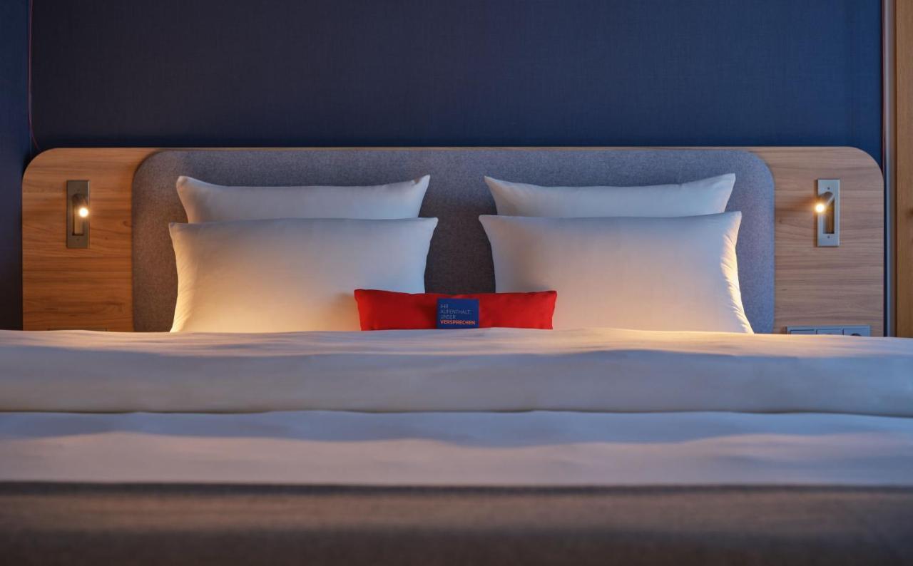 Holiday Inn Express Frankfurt Messe By Ihg Francoforte sul Meno Esterno foto