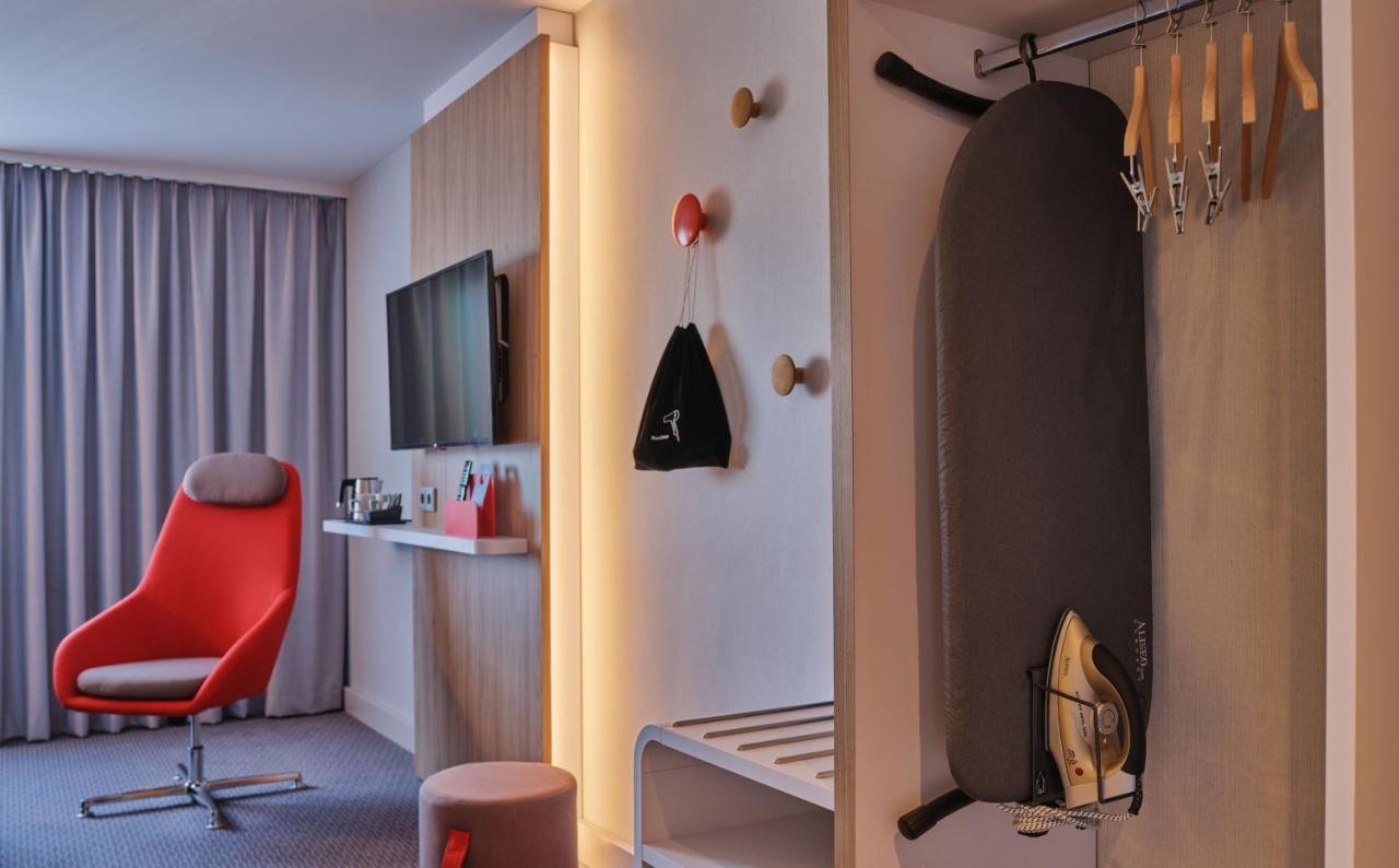 Holiday Inn Express Frankfurt Messe By Ihg Francoforte sul Meno Esterno foto