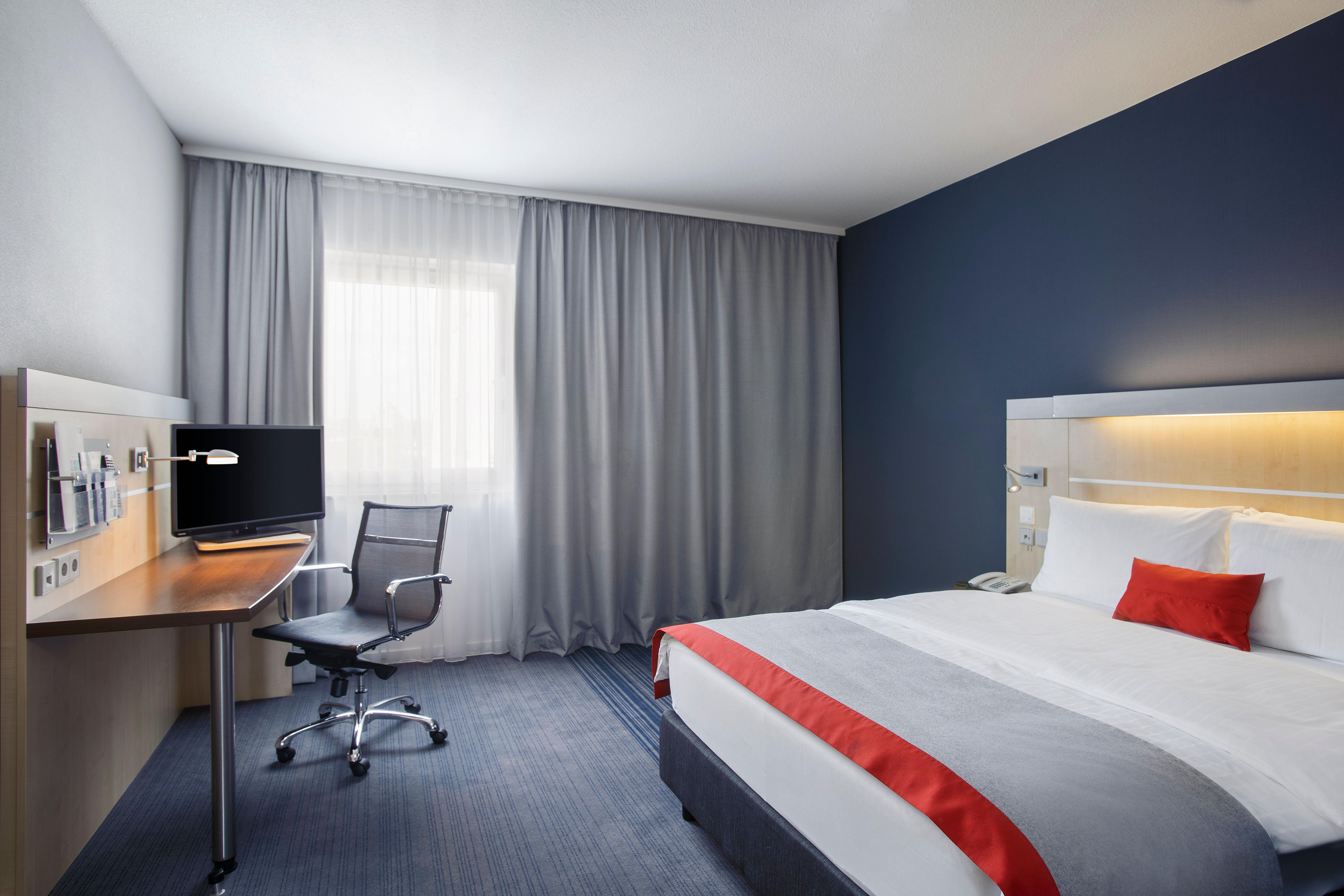 Holiday Inn Express Frankfurt Messe By Ihg Francoforte sul Meno Esterno foto