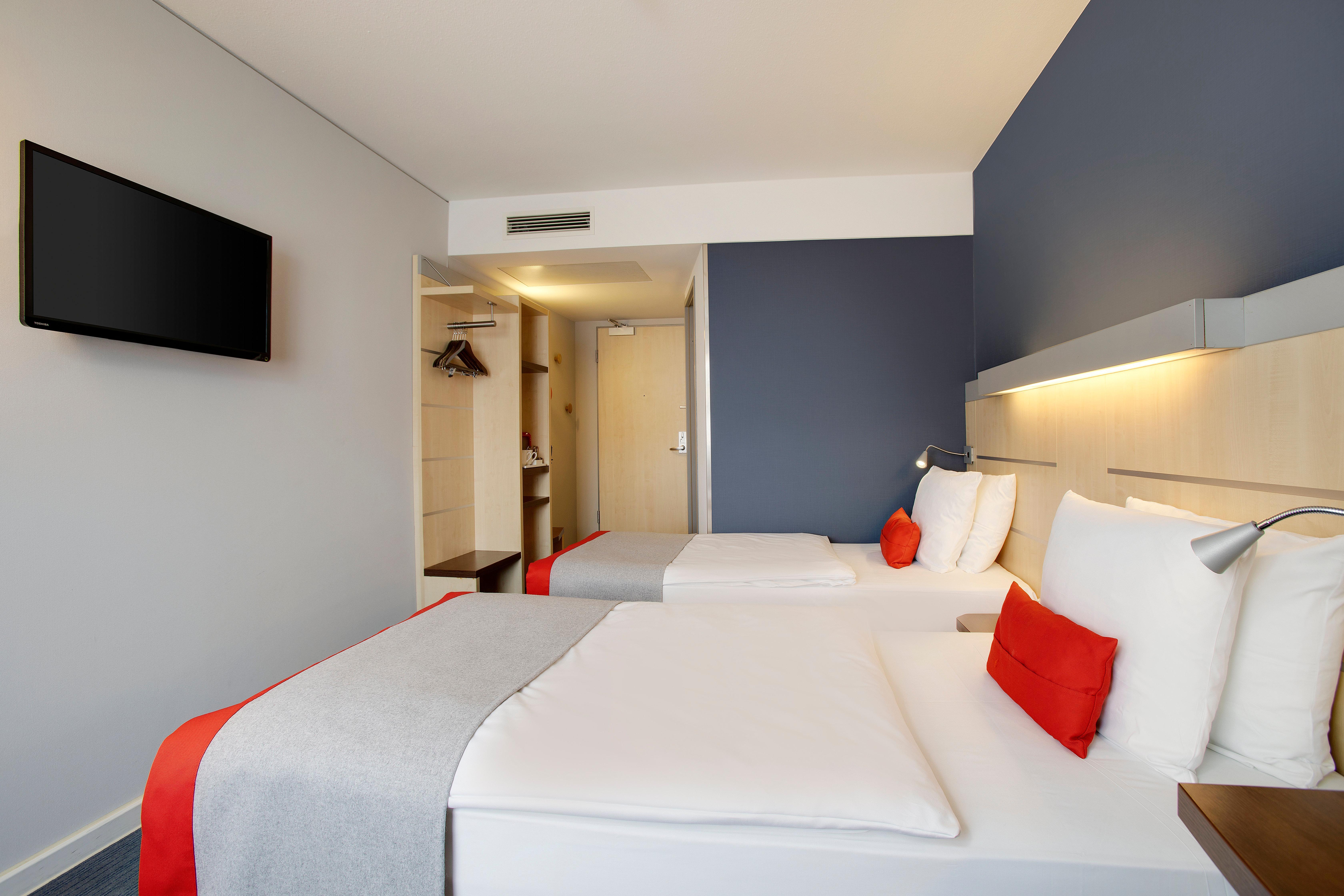 Holiday Inn Express Frankfurt Messe By Ihg Francoforte sul Meno Esterno foto