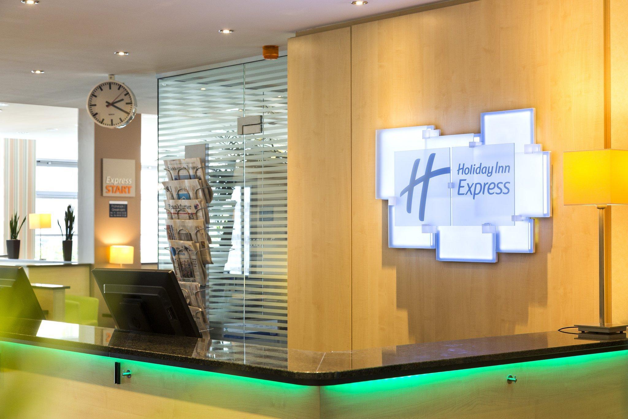 Holiday Inn Express Frankfurt Messe By Ihg Francoforte sul Meno Esterno foto