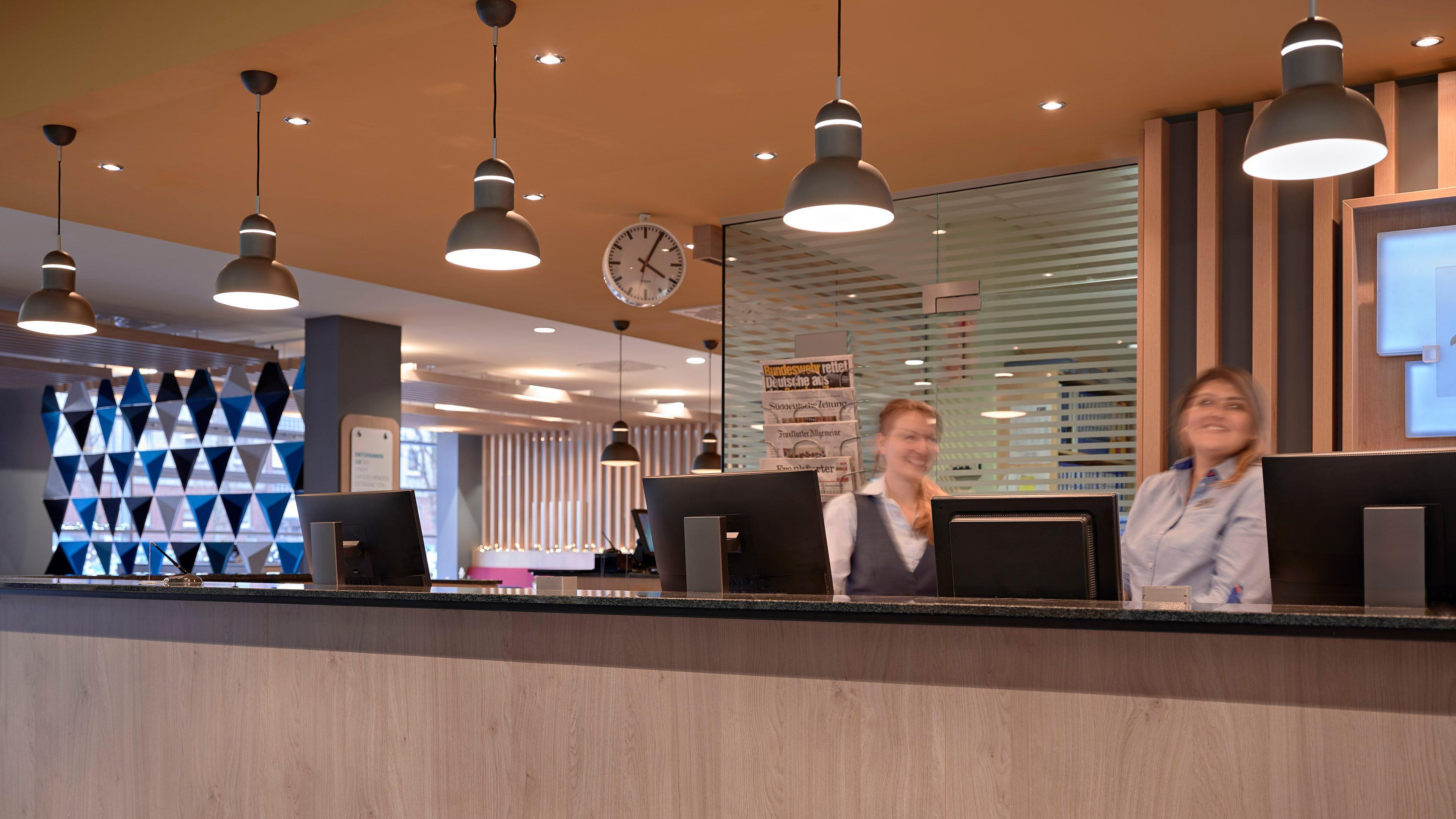 Holiday Inn Express Frankfurt Messe By Ihg Francoforte sul Meno Esterno foto