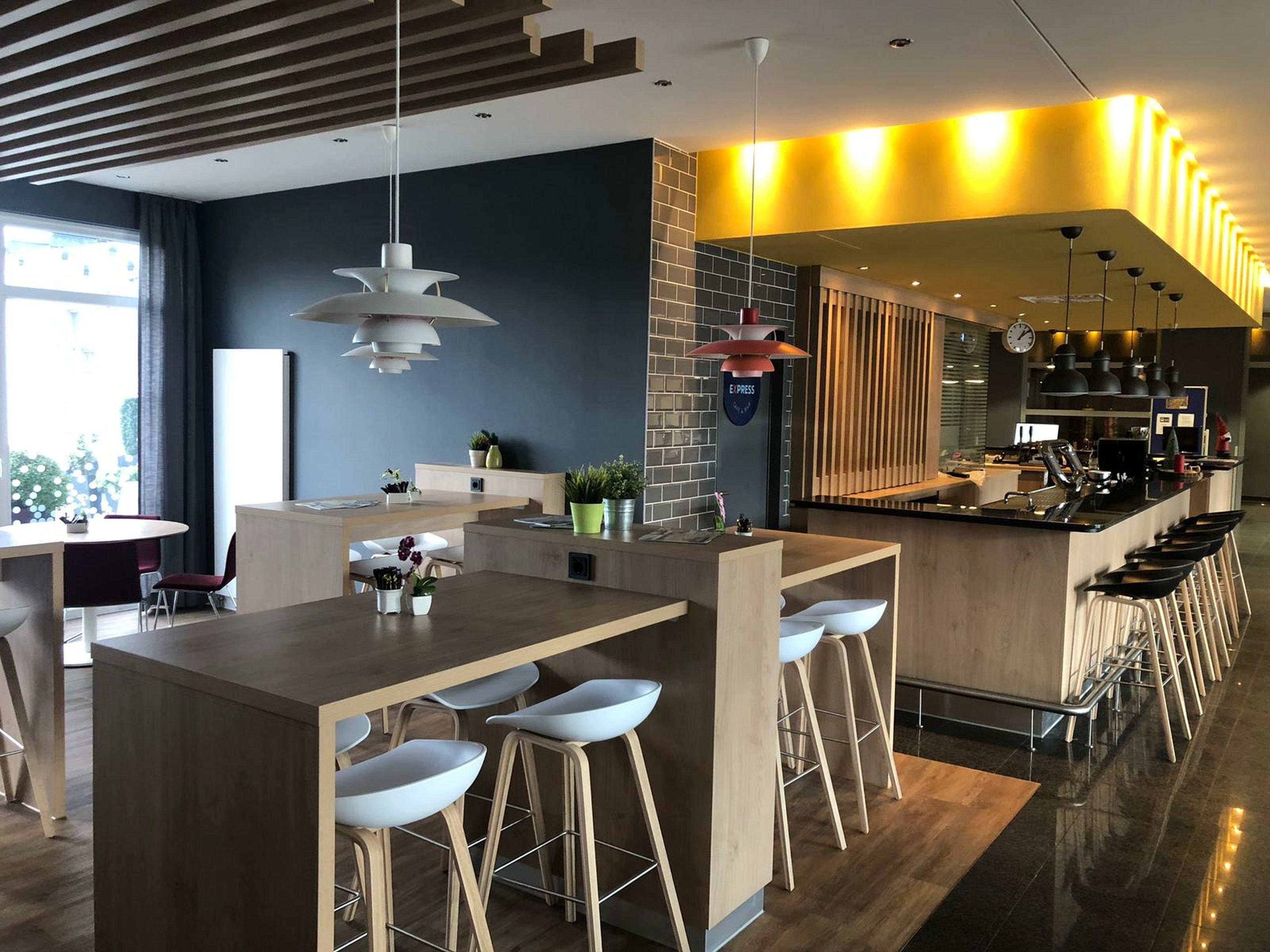 Holiday Inn Express Frankfurt Messe By Ihg Francoforte sul Meno Esterno foto