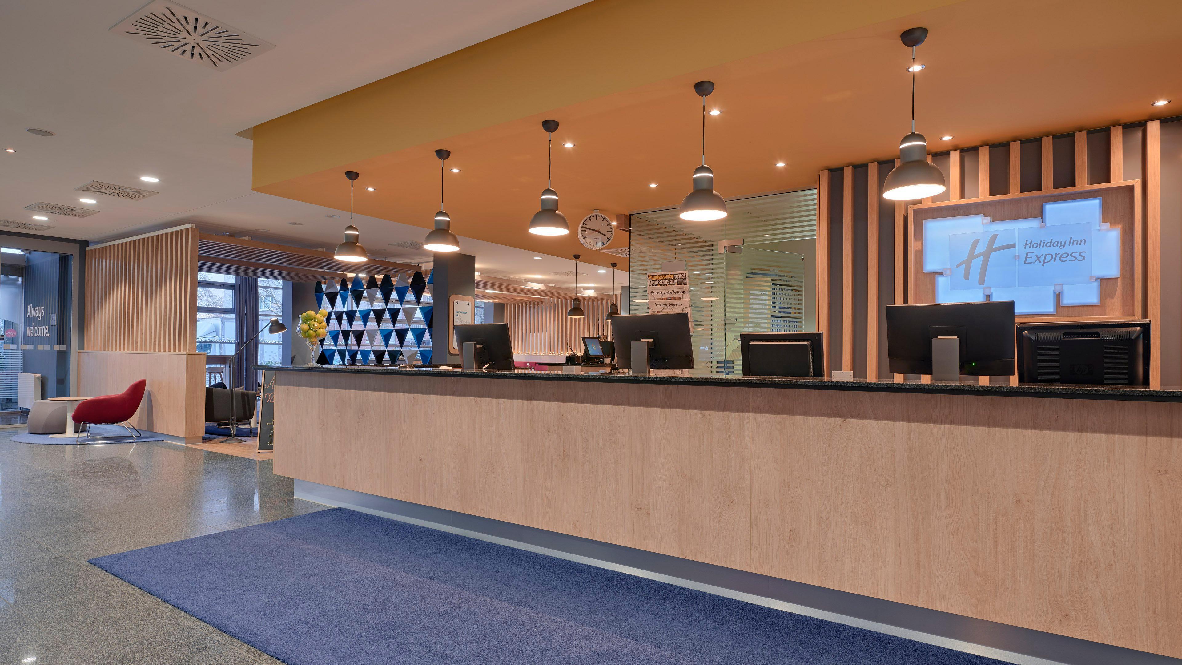 Holiday Inn Express Frankfurt Messe By Ihg Francoforte sul Meno Esterno foto
