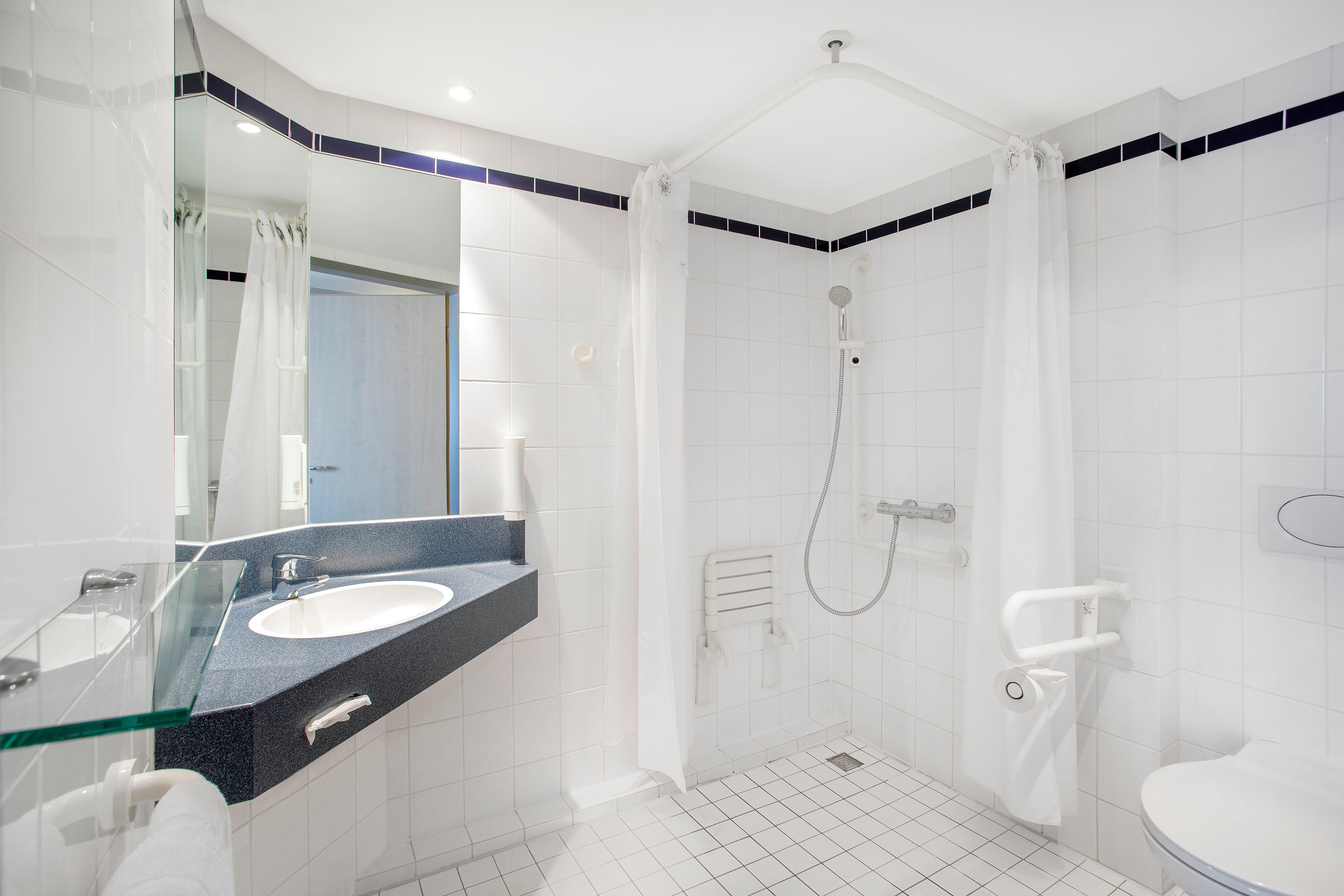 Holiday Inn Express Frankfurt Messe By Ihg Francoforte sul Meno Esterno foto