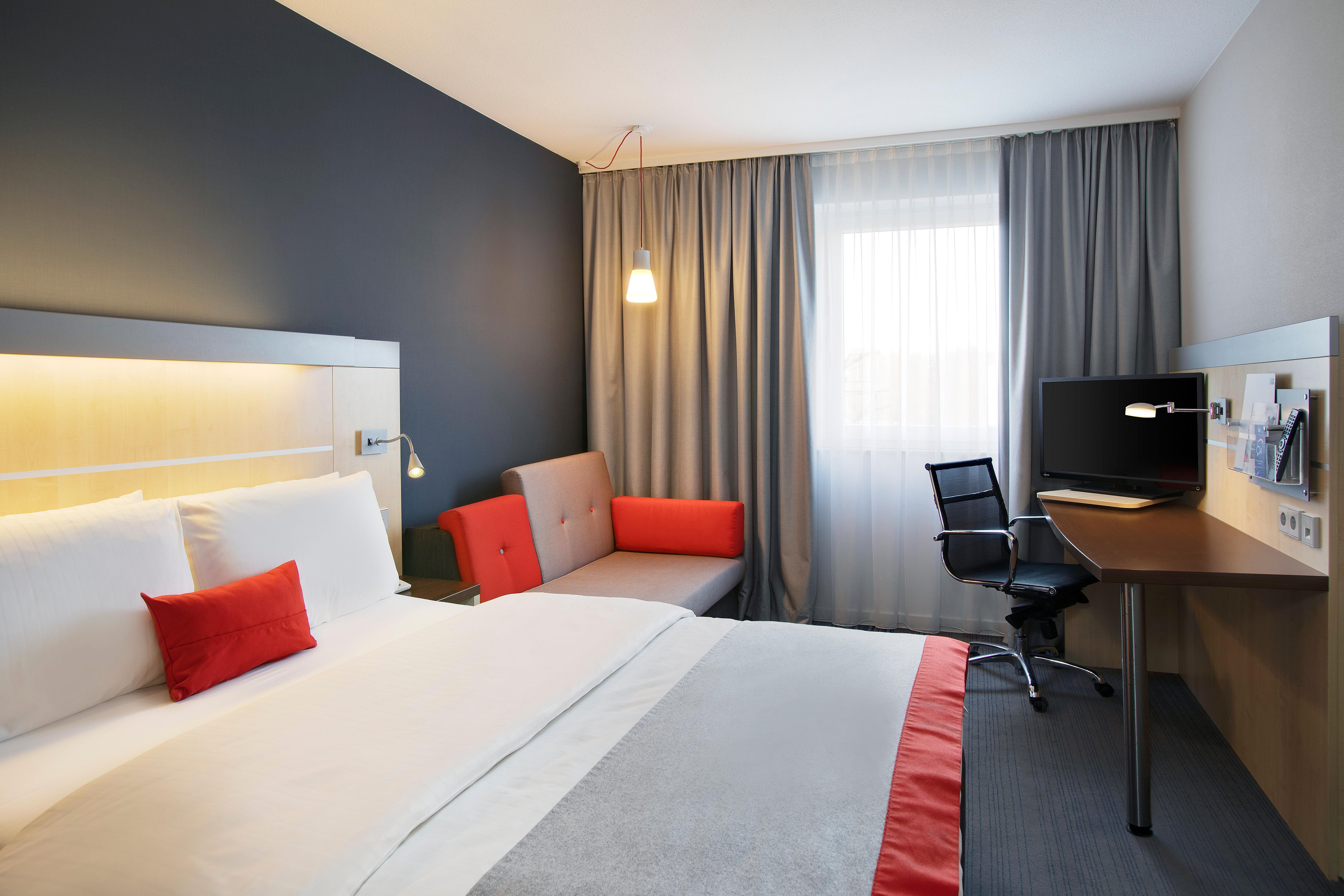 Holiday Inn Express Frankfurt Messe By Ihg Francoforte sul Meno Esterno foto