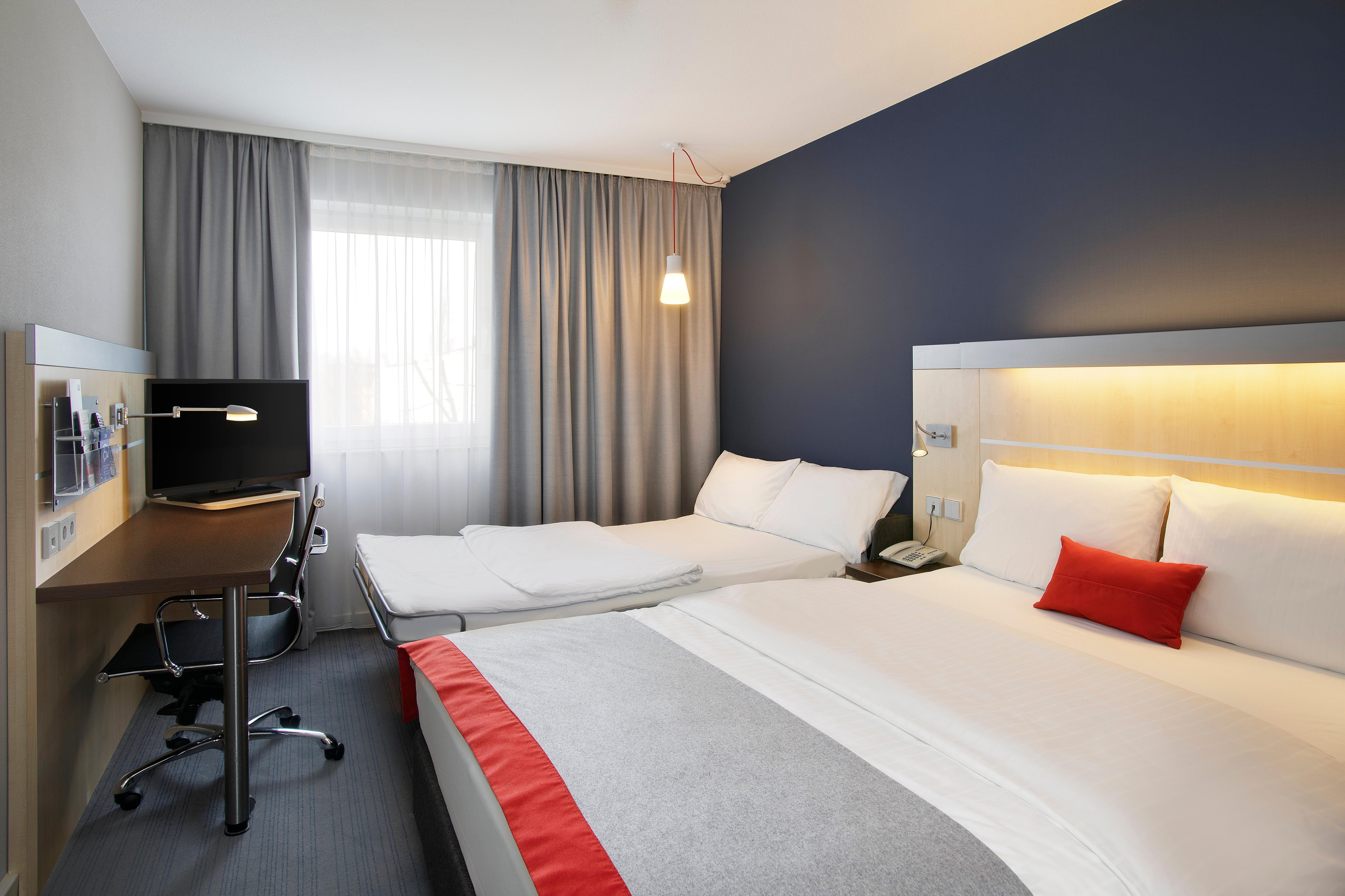 Holiday Inn Express Frankfurt Messe By Ihg Francoforte sul Meno Esterno foto