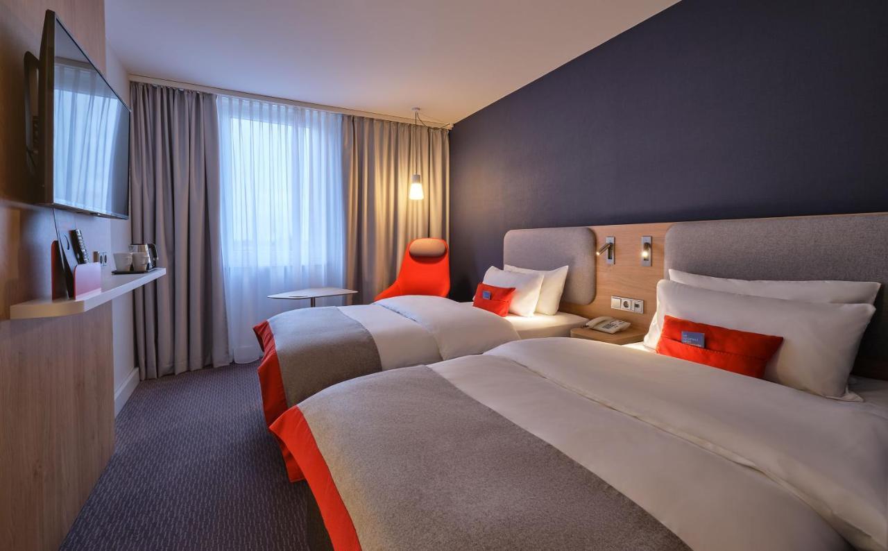 Holiday Inn Express Frankfurt Messe By Ihg Francoforte sul Meno Esterno foto