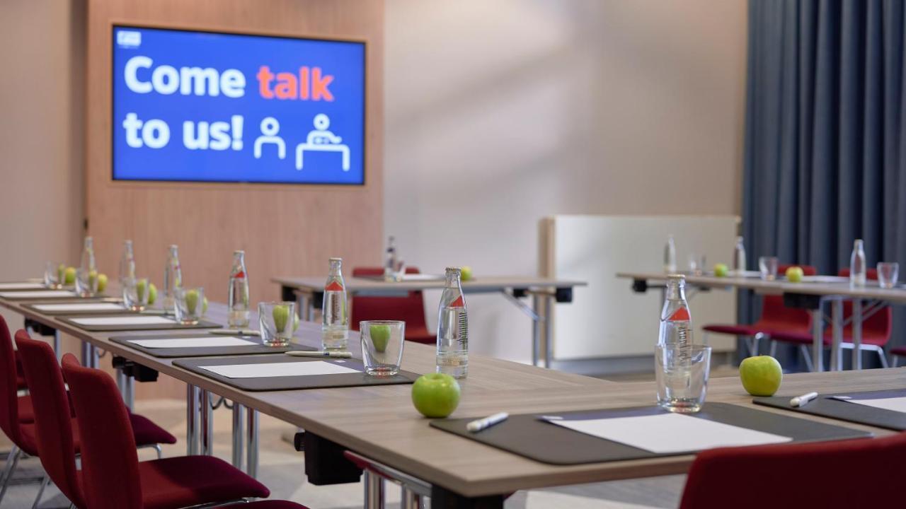 Holiday Inn Express Frankfurt Messe By Ihg Francoforte sul Meno Esterno foto