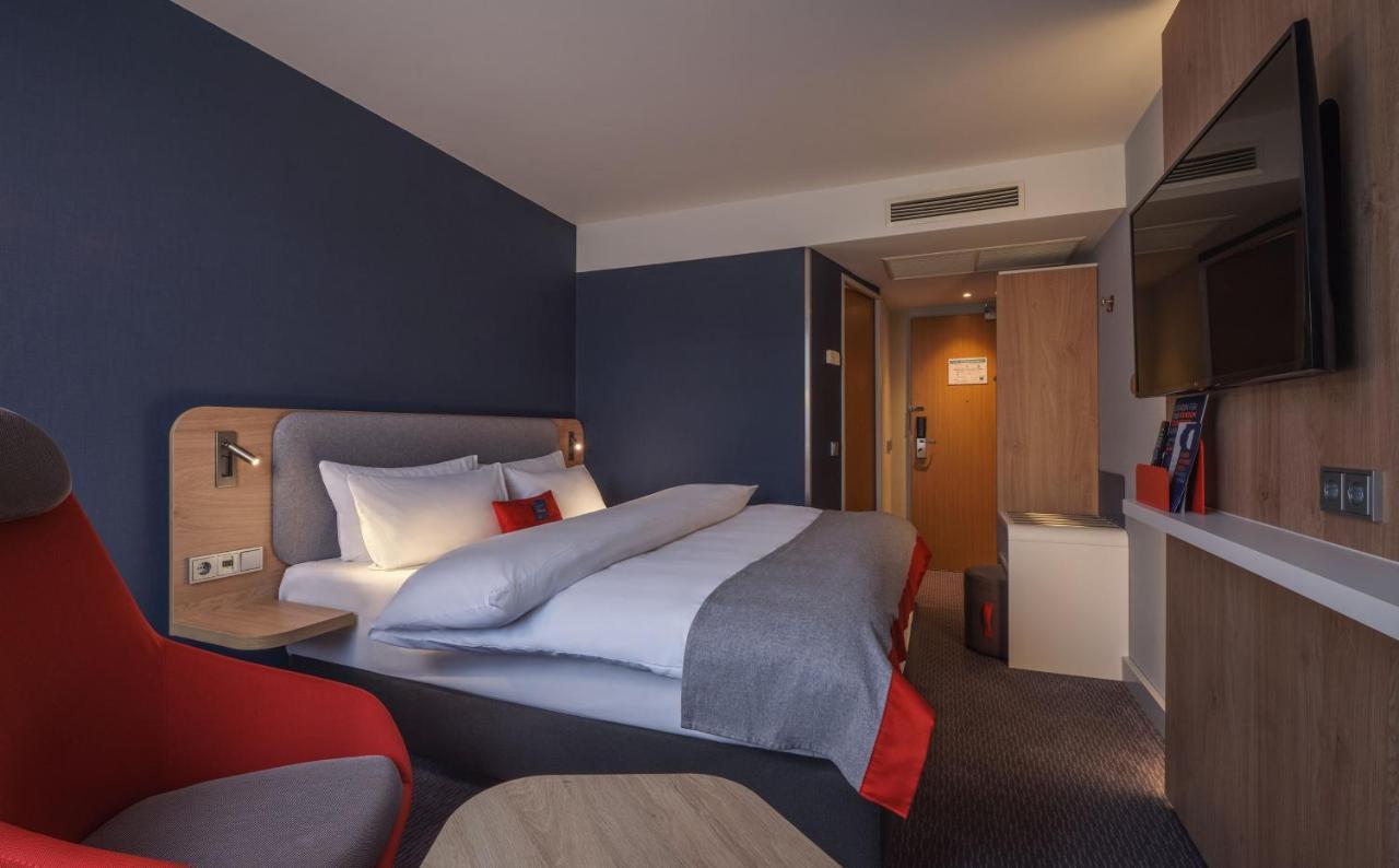 Holiday Inn Express Frankfurt Messe By Ihg Francoforte sul Meno Esterno foto