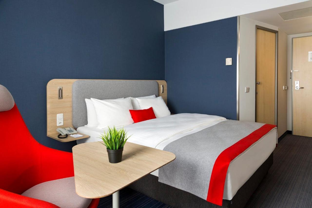 Holiday Inn Express Frankfurt Messe By Ihg Francoforte sul Meno Esterno foto