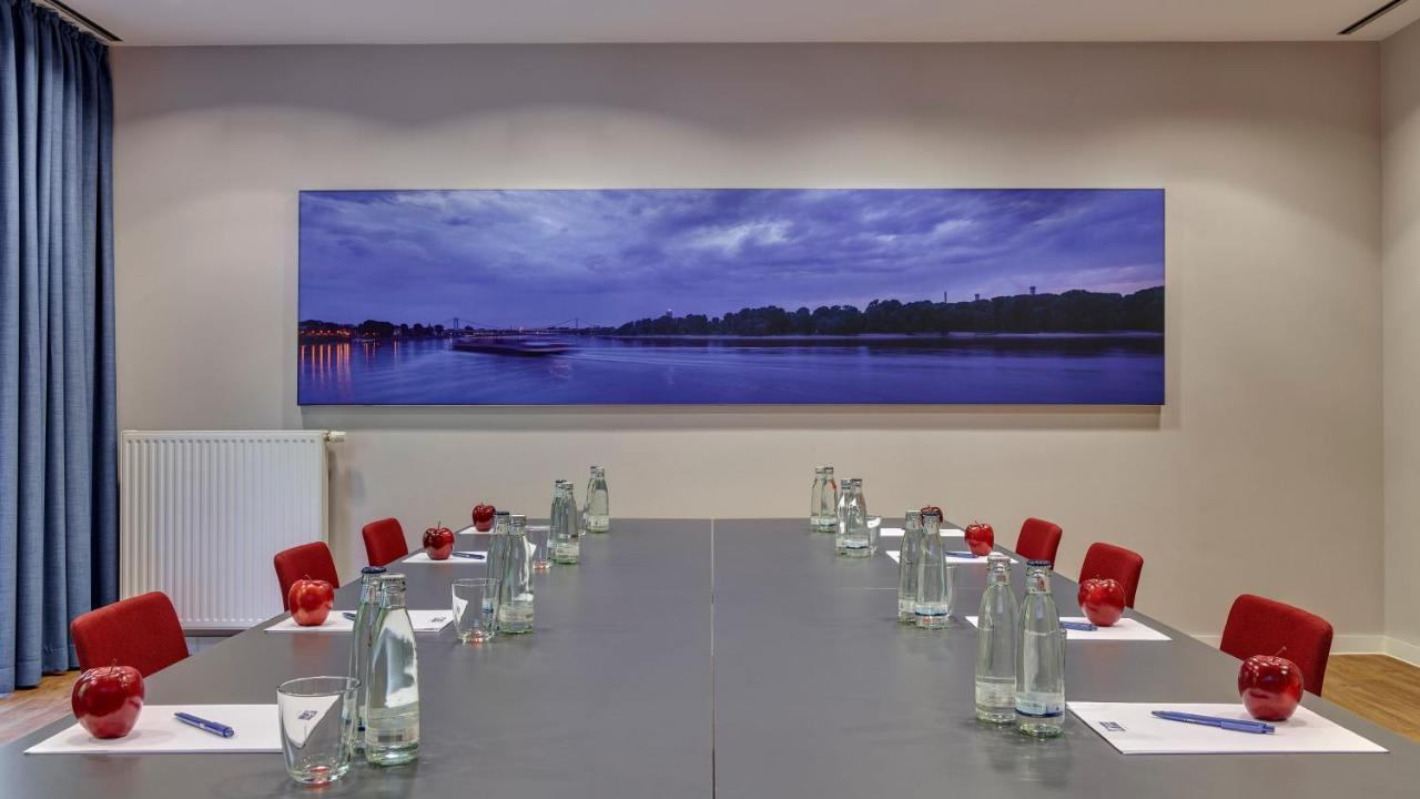 Holiday Inn Express Frankfurt Messe By Ihg Francoforte sul Meno Esterno foto