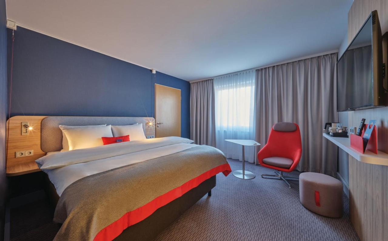 Holiday Inn Express Frankfurt Messe By Ihg Francoforte sul Meno Esterno foto