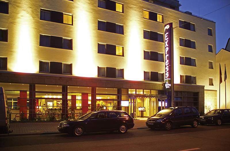 Holiday Inn Express Frankfurt Messe By Ihg Francoforte sul Meno Esterno foto