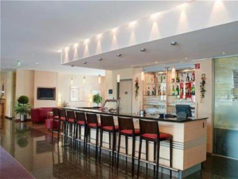 Holiday Inn Express Frankfurt Messe By Ihg Francoforte sul Meno Esterno foto