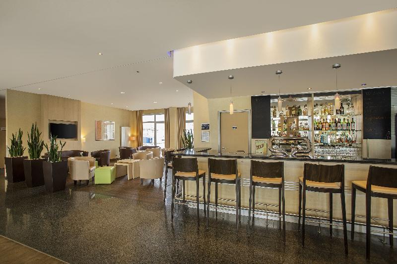 Holiday Inn Express Frankfurt Messe By Ihg Francoforte sul Meno Esterno foto