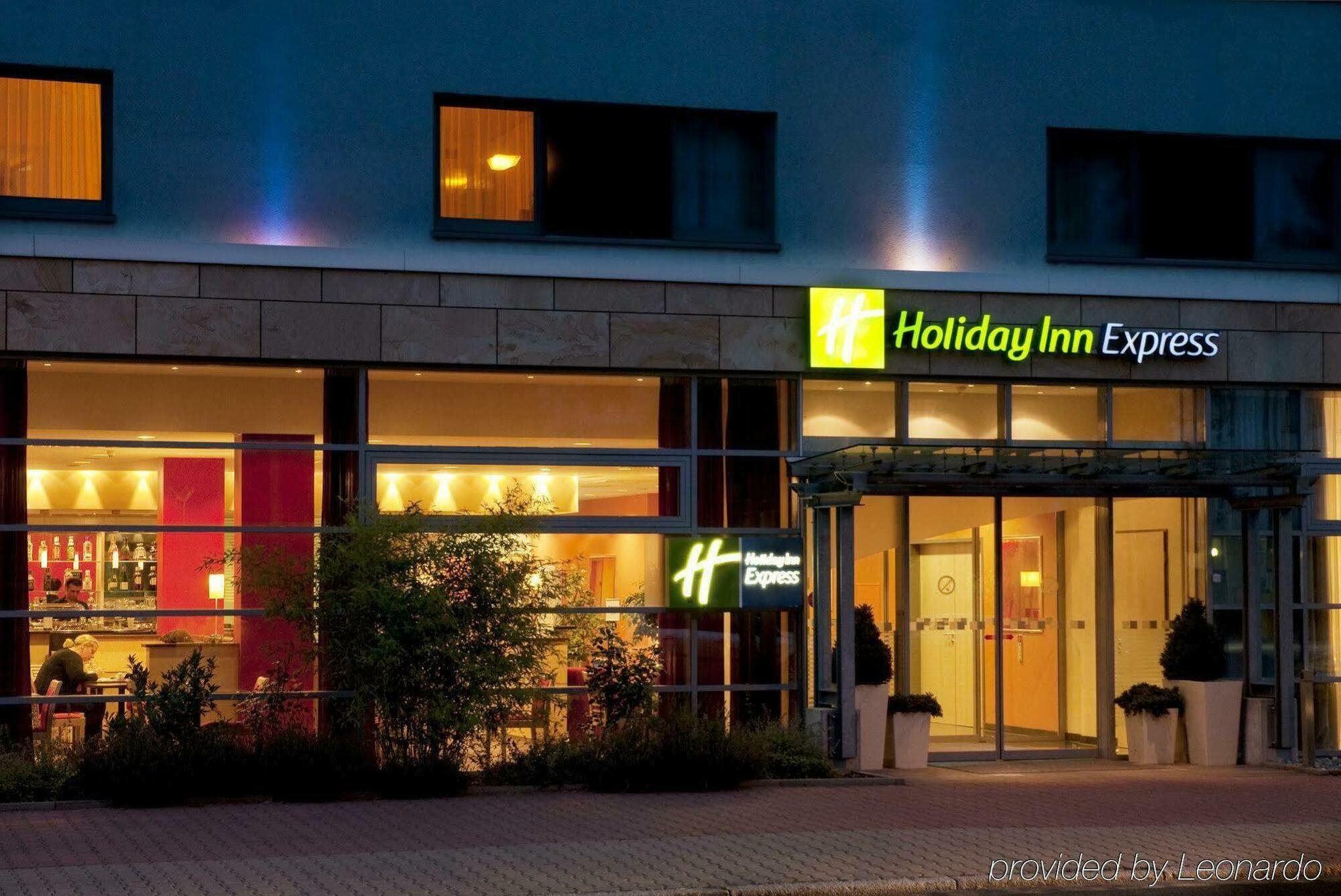 Holiday Inn Express Frankfurt Messe By Ihg Francoforte sul Meno Esterno foto