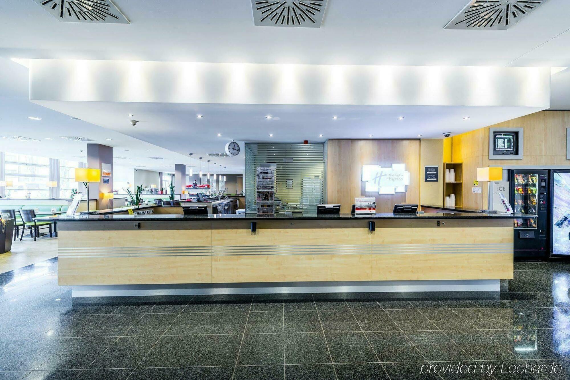 Holiday Inn Express Frankfurt Messe By Ihg Francoforte sul Meno Esterno foto