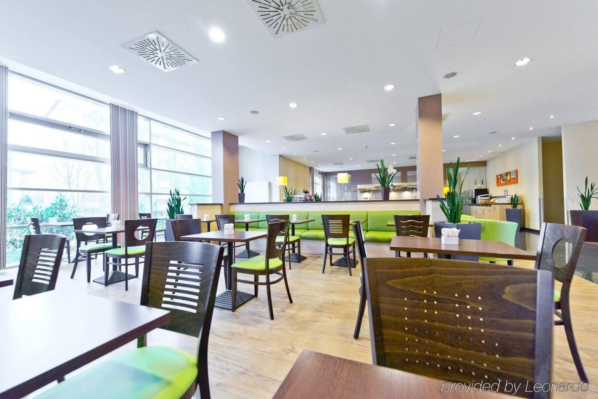 Holiday Inn Express Frankfurt Messe By Ihg Francoforte sul Meno Esterno foto