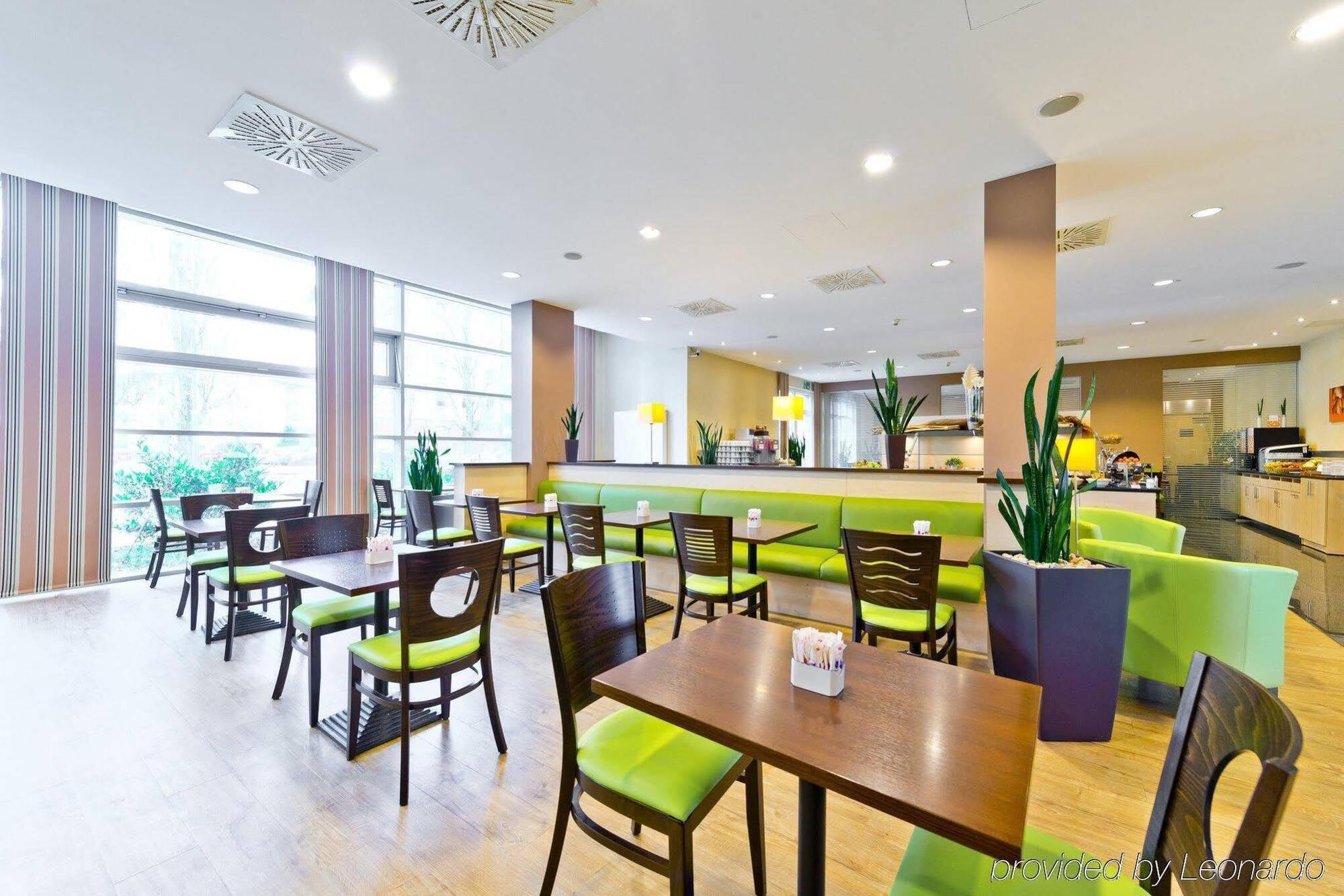 Holiday Inn Express Frankfurt Messe By Ihg Francoforte sul Meno Esterno foto
