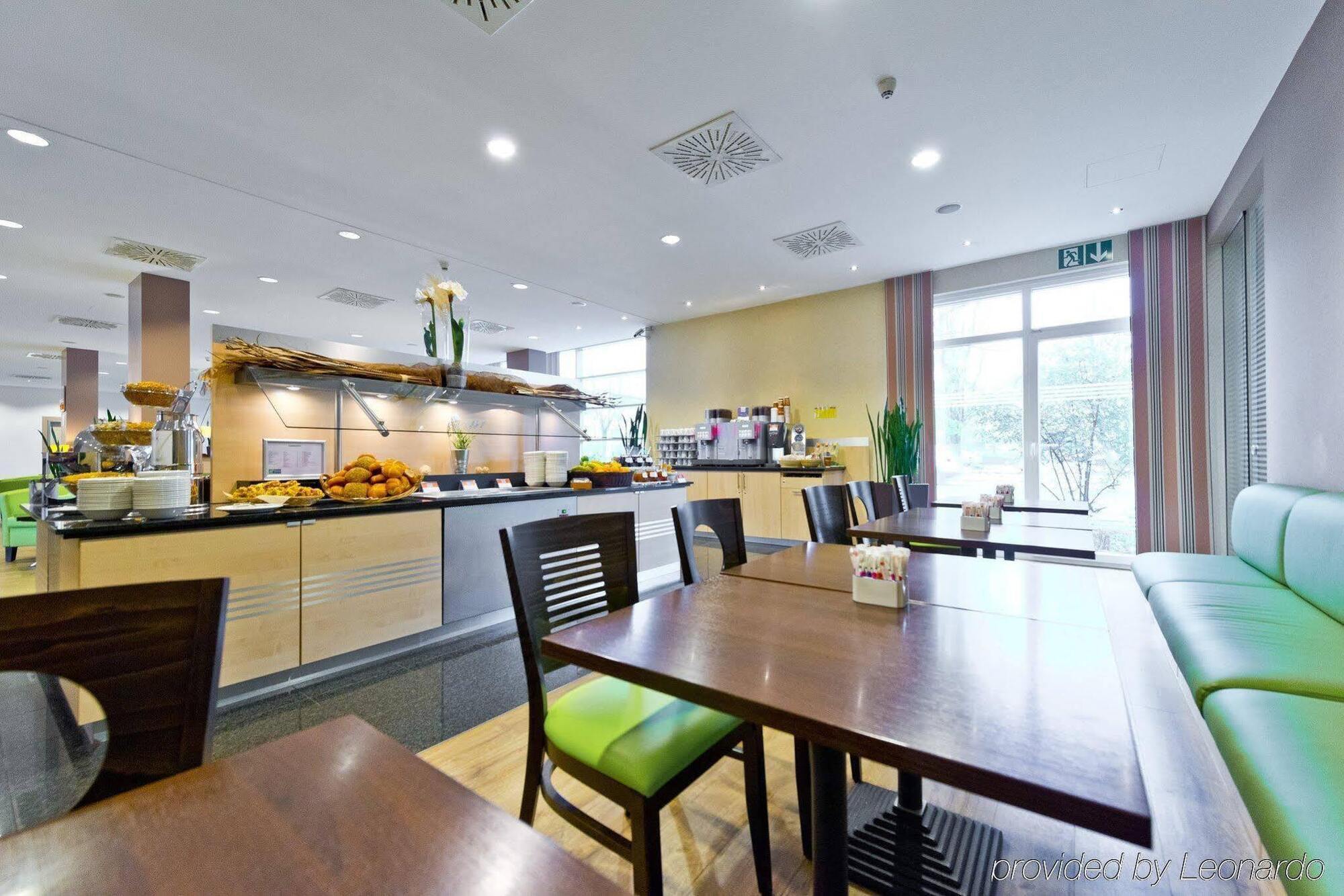 Holiday Inn Express Frankfurt Messe By Ihg Francoforte sul Meno Esterno foto