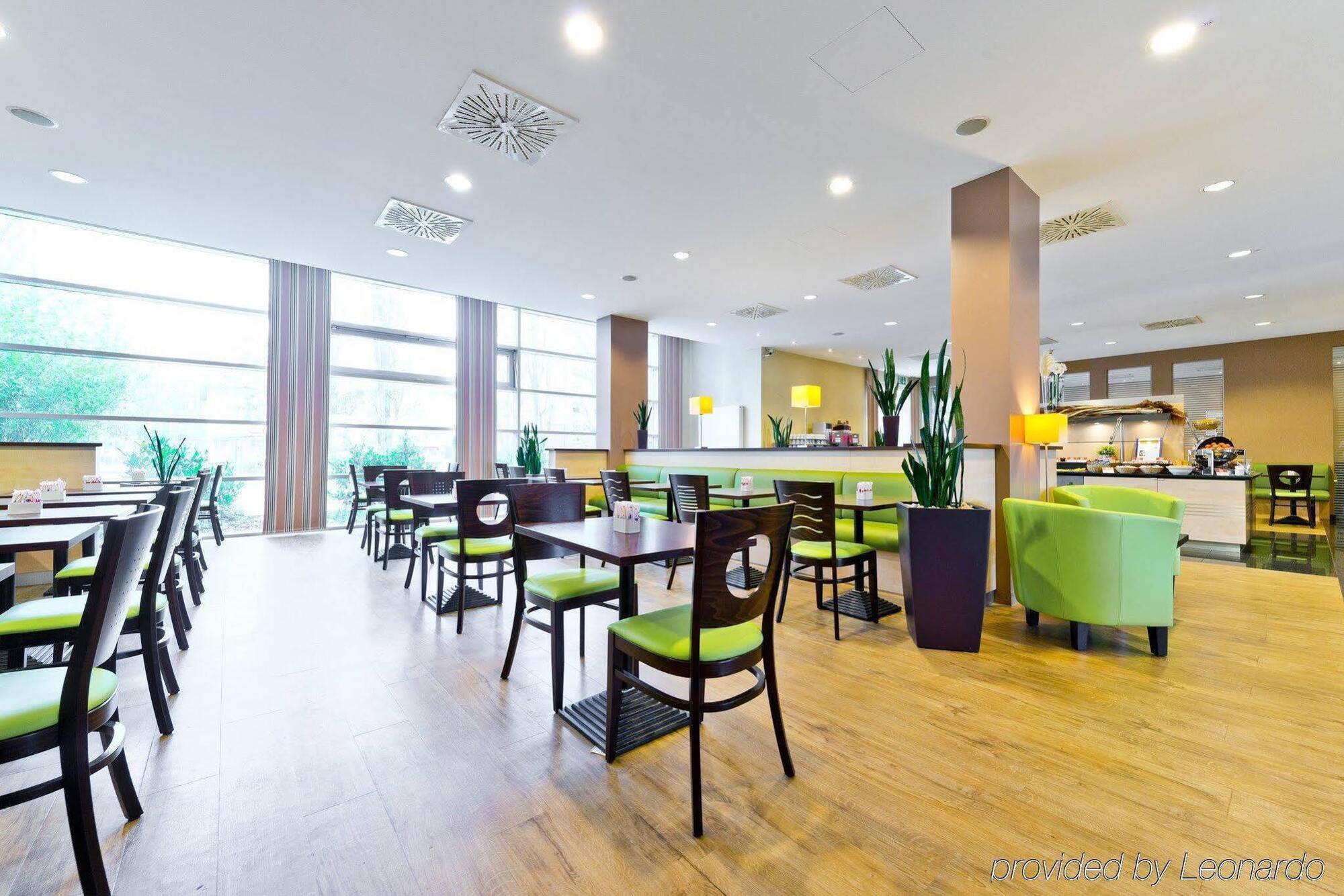 Holiday Inn Express Frankfurt Messe By Ihg Francoforte sul Meno Esterno foto